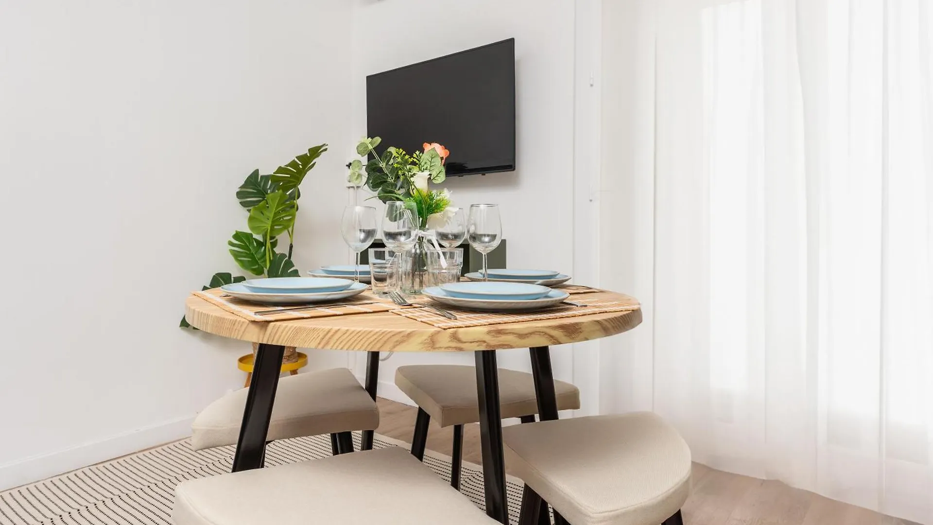 Castel II - Agreable Deux Pieces - Menton Centre Apartment