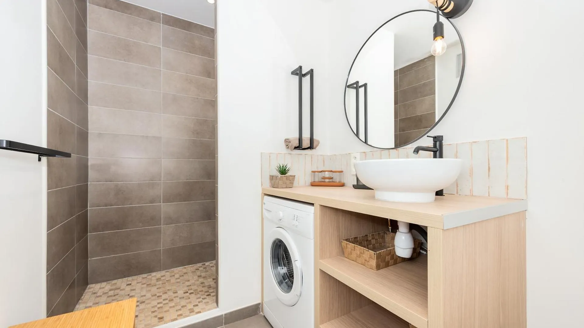 Castel II - Agreable Deux Pieces - Menton Centre Apartment 0*,  France